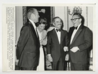 PHOTO L2020M19m VP and Mrs Ford with King Hussein and Kissinger Large